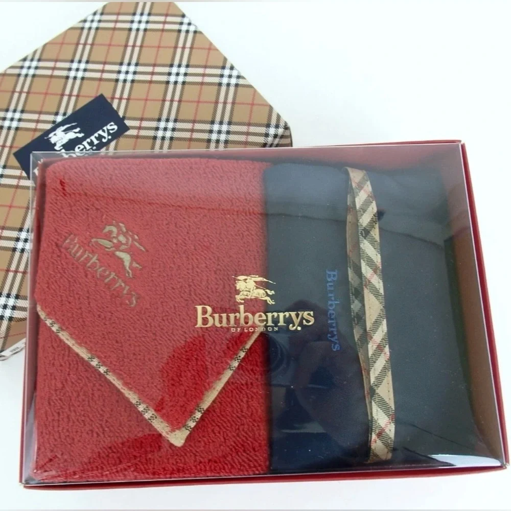 2-Pc Burberrys Set: Towel & Toiletry Pouch 😍🔥